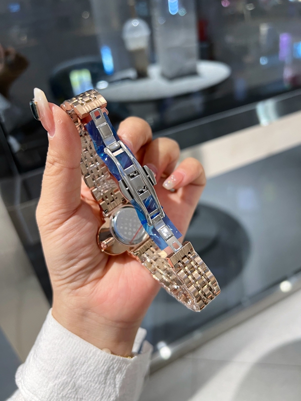 ブランド時計全体デザイン